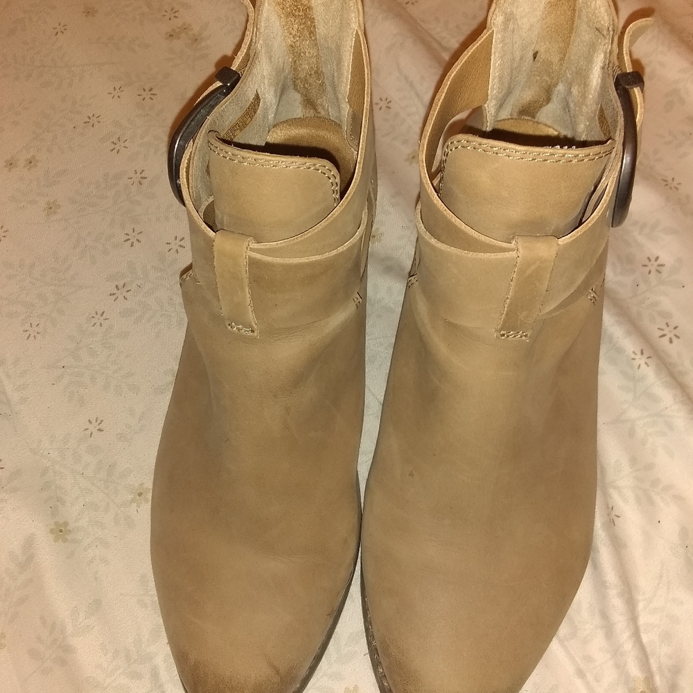 Vionic booties